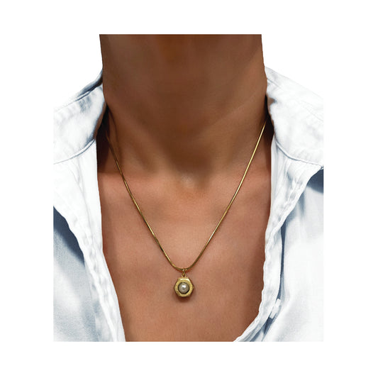 the pearl mini solitaire necklace - brass